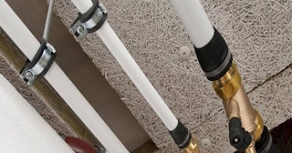 Замена труб водоснабжения в квартире: цена от 2032 руб. - СантехДомРсз